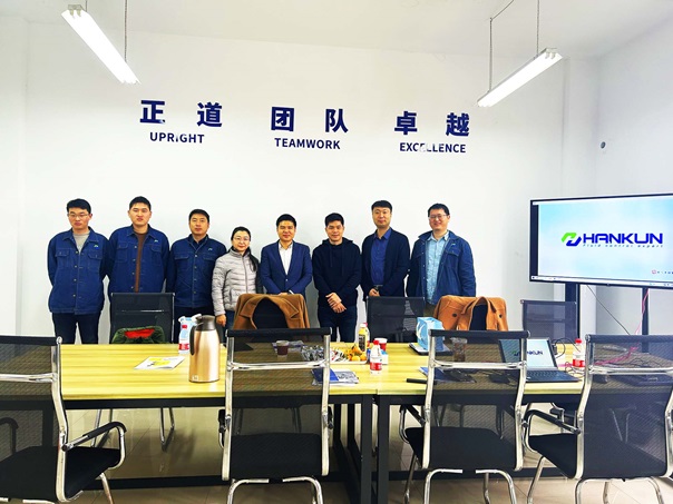 El cliente tailandés TKS visitó la fábrica de Hankun Fluid en Shanghái.