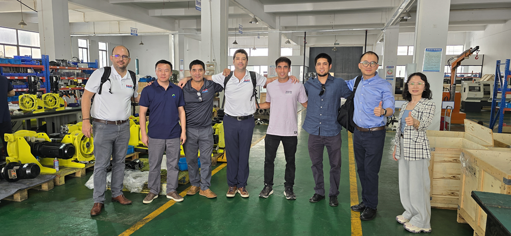 Clientes chilenos visitaron la fábrica de Hankun Fluid en Shanghai para realizar una inspección e intercambiar experiencias.